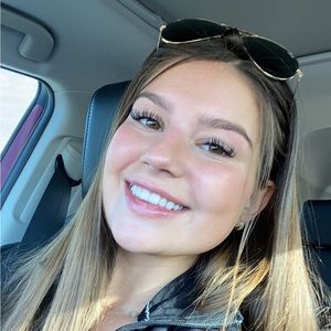 Meet your Posher, Kayla